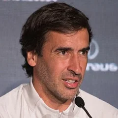Raúl González height profile photo