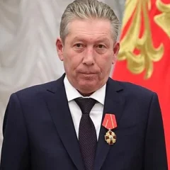 Ravil Maganov height profile photo