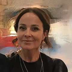 Rebecca Rigg height profile photo