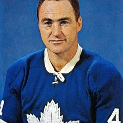 Red Kelly height profile photo