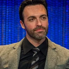 Reid Scott (actor) height profile photo