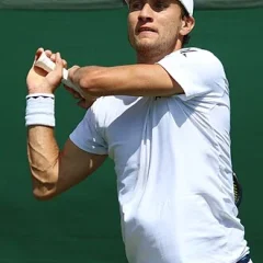 Renzo Olivo height profile photo