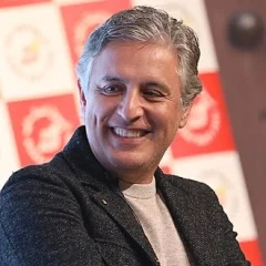 Reza Aslan height profile photo