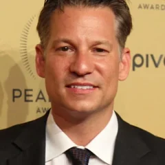 Richard Engel height profile photo