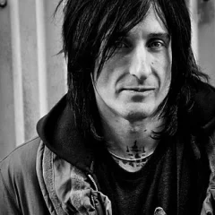 Richard Fortus height profile photo