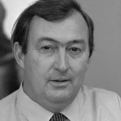 Richard Leakey height profile photo