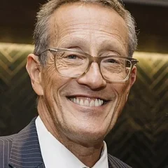 Richard Quest height profile photo