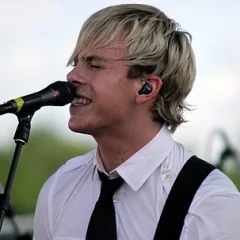 Riker Lynch height profile photo