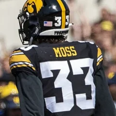 Riley Moss height profile photo
