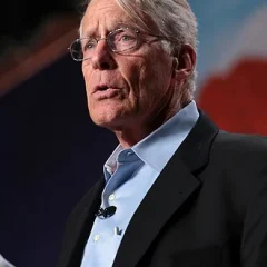 Rob Walton height profile photo