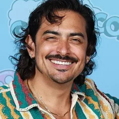 Robbie Daymond height profile photo