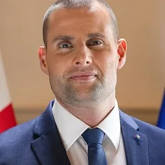 Robert Abela height profile photo