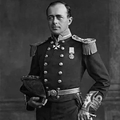 Robert Falcon Scott height profile photo