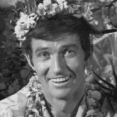 Robert Hogan (actor) height profile photo