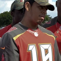 Roberto Aguayo height profile photo