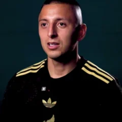 Roberto Alvarado height profile photo