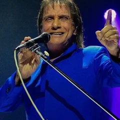 Roberto Carlos (singer) height profile photo