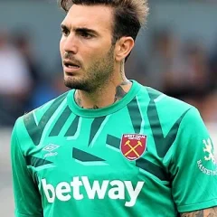 Roberto Jiménez (footballer, born 1986) height profile photo