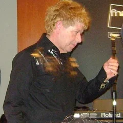 Roberto Leal (singer) height profile photo