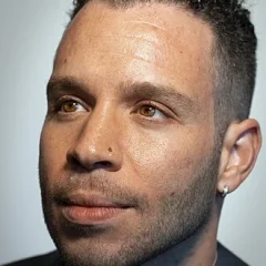 Robin de Jesús height profile photo