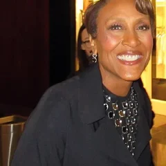 Robin Roberts (newscaster) height profile photo