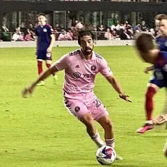 Rodolfo Pizarro height profile photo