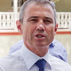 Roger Cook (politician) height profile photo