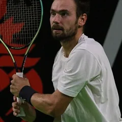 Roman Safiullin height profile photo