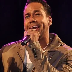 Romeo Santos height profile photo