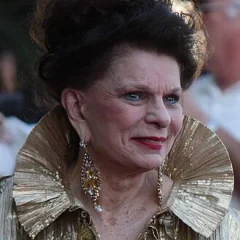 Ronnie Claire Edwards height profile photo