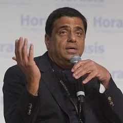 Ronnie Screwvala height profile photo