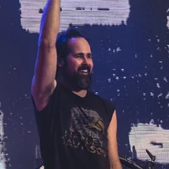 Ronnie Vannucci Jr. height profile photo