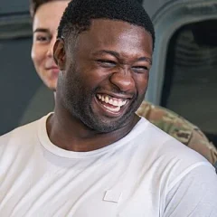 Roquan Smith height profile photo