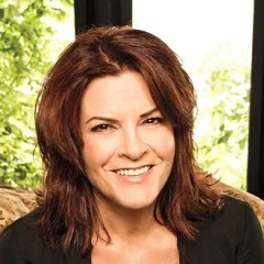 Rosanne Cash height profile photo