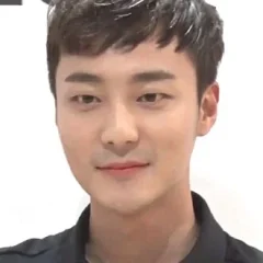 Roy Kim height profile photo