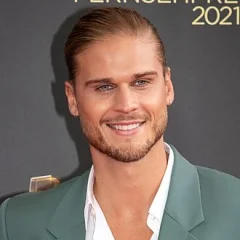 Rúrik Gíslason height profile photo