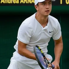 Ryan Peniston height profile photo