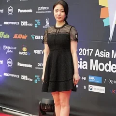 Ryu Hwa-young height profile photo