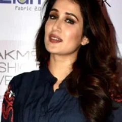 Sagarika Ghatge height profile photo