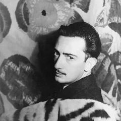 Salvador Dalí height profile photo