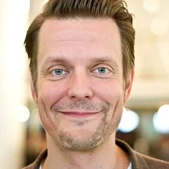 Sam Lake height profile photo