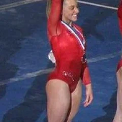 Samantha Peszek height profile photo