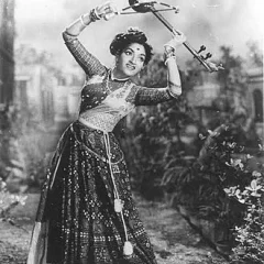 Sandhya Shantaram height profile photo