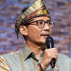 Sandiaga Uno height profile photo
