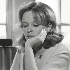 Sandy Dennis height profile photo