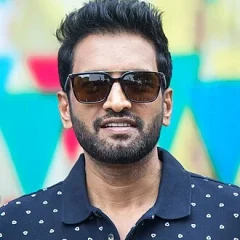 Santhanam (actor) height profile photo