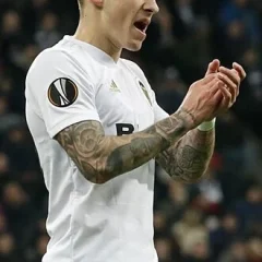 Santi Mina height profile photo