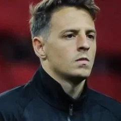 Santiago Arias height profile photo