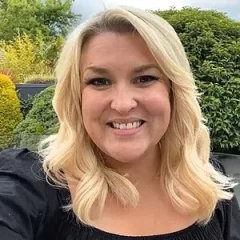 Sara Davies height profile photo