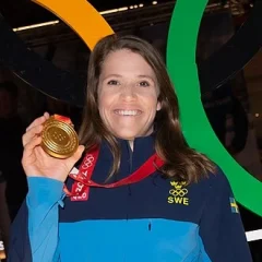 Sara Hector height profile photo